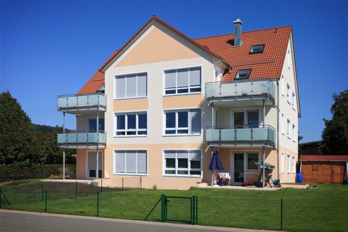 6-Familienhaus mit Carport